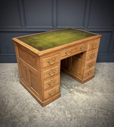 Freestanding Oak Kneehole Desk - Image 3