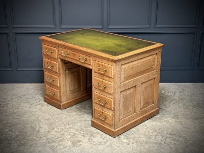 Freestanding Oak Kneehole Desk - Image 4