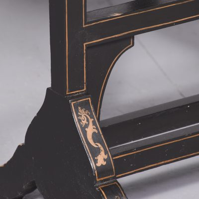 Victorian Oval Hand-Painted Paper Mâché Tray with an Ebonized and Gold Leaf Border - Image 6