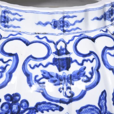 Large Pair of Blue and White Chinese Vases - Image 3