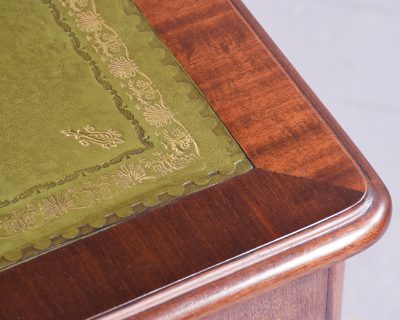 Fine Quality Mid-Victorian Mahogany Pedestal Desk - Image 2