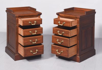 Exceptional Quality Pair of Small Victorian Figured Mahogany Chests of Drawers/Bedside Lockers - Image 9