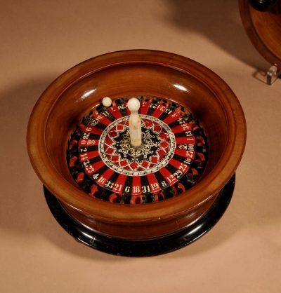 Interesting Turned wooden Travel Roulette. - Image 5