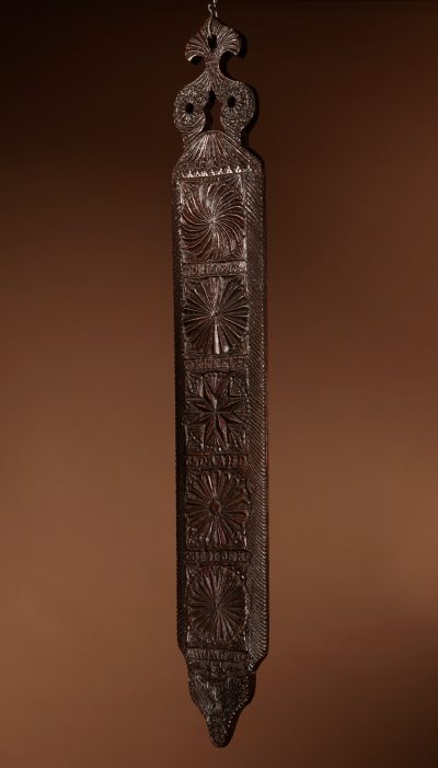 Early Dated 1661 Fine Oak Chip Carved Dutch Mangle Board. - Image 7