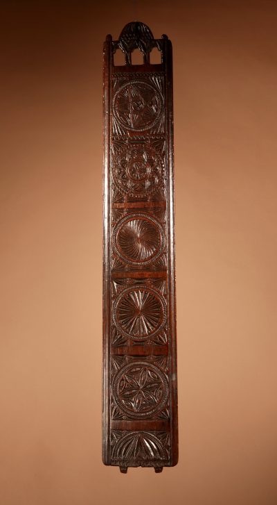 An Oak Early Very Finely Chip Carved Dutch Mangle Board. Circa 1800. - Image 2