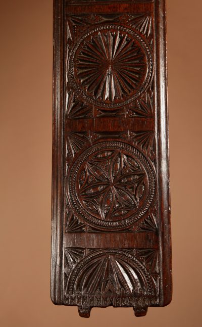 An Oak Early Very Finely Chip Carved Dutch Mangle Board. Circa 1800. - Image 5
