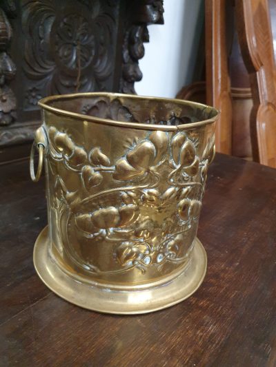 Good Antique Art Nouveau Jardinier