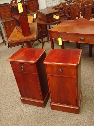 Good Antique Style Pair of Bedside Cabinet's