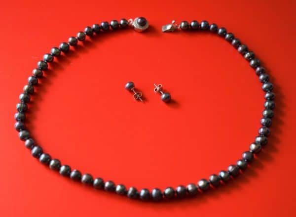 Black Pearl Necklace & Earrings Boxed Set - Ideal Gift