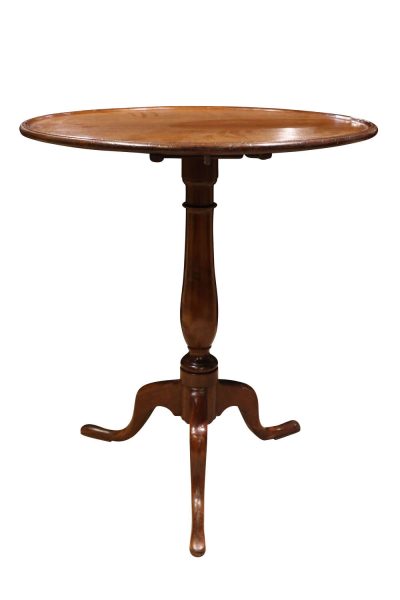 Georgian Mahogany Tilt-Top Table with Dished Top – Early 19th Century