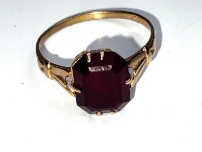 AMETHYST SOLITAIRE 9CT RING