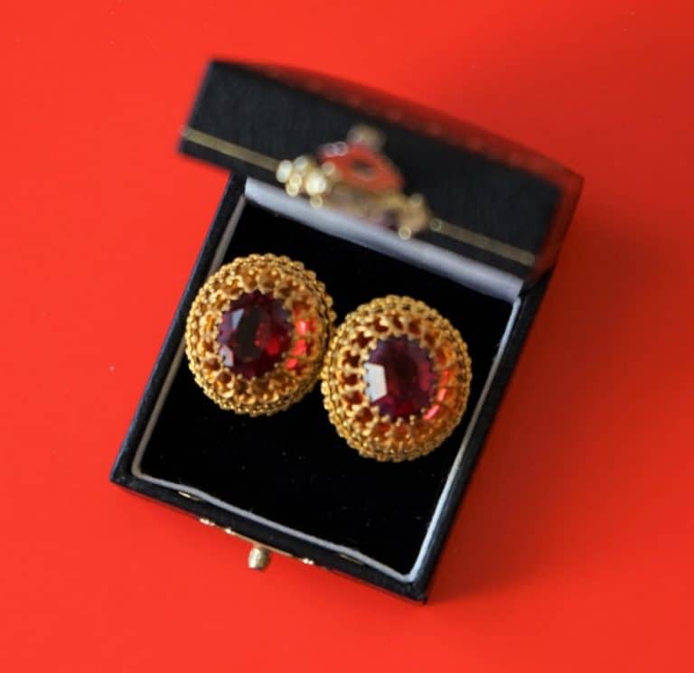 A Vintage Pair of Ornate Gilt Pierced Ruby Earrings – Boxed / Ideal Gift / Present