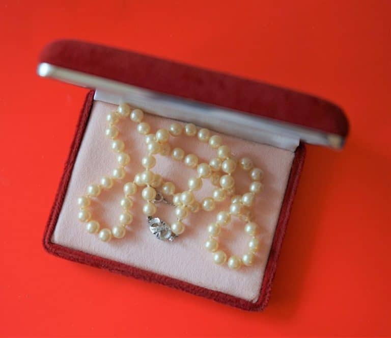 Vintage Orquidea Manacor Mallorca 22″ Knotted Pearl Necklace Boxed