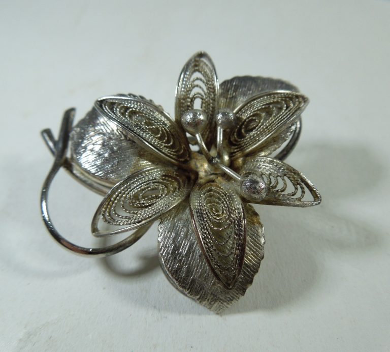 Vintage Filligree Flower Brooch Pin