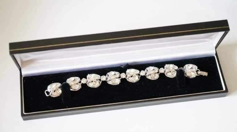 A Vintage Designer ‘Exquisite’ 50s RHINESTONE BRACELET – Boxed Jewellery / Christmas Present