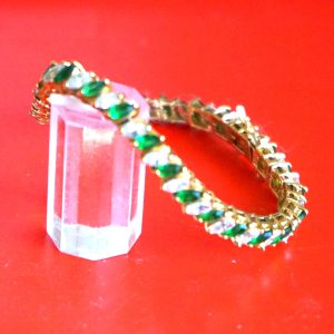 A Beautiful Emerald Green & Diamond Rhinestone Bracelet - FREE UK POSTAGE