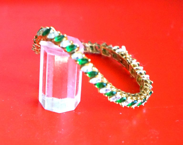 A Beautiful Emerald Green & Diamond Rhinestone Bracelet – FREE UK POSTAGE
