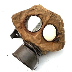 1WW GERMAN SOLDIERS GAS MASK ( RELIC )