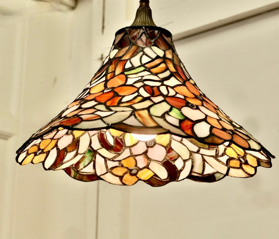 A Vintage Tiffany Arts and Crafts Lampshade - Image 5
