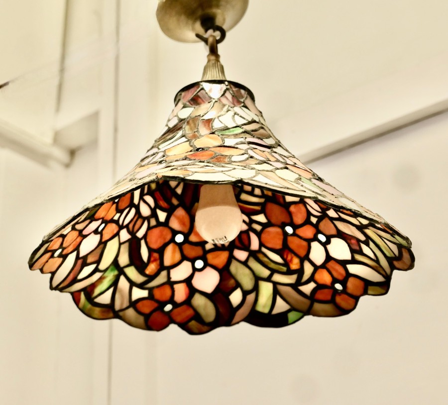 A Vintage Tiffany Arts and Crafts Lampshade - Image 9