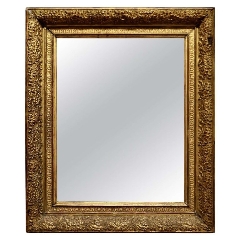 An Elegant 19th Century Gilt Wall Mirror
