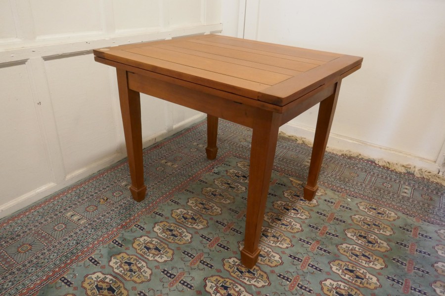 Blonde Mahogany Cottage Draw Leaf Table - Image 3