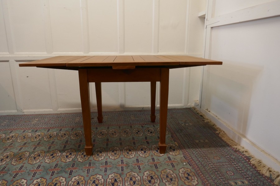 Blonde Mahogany Cottage Draw Leaf Table - Image 6
