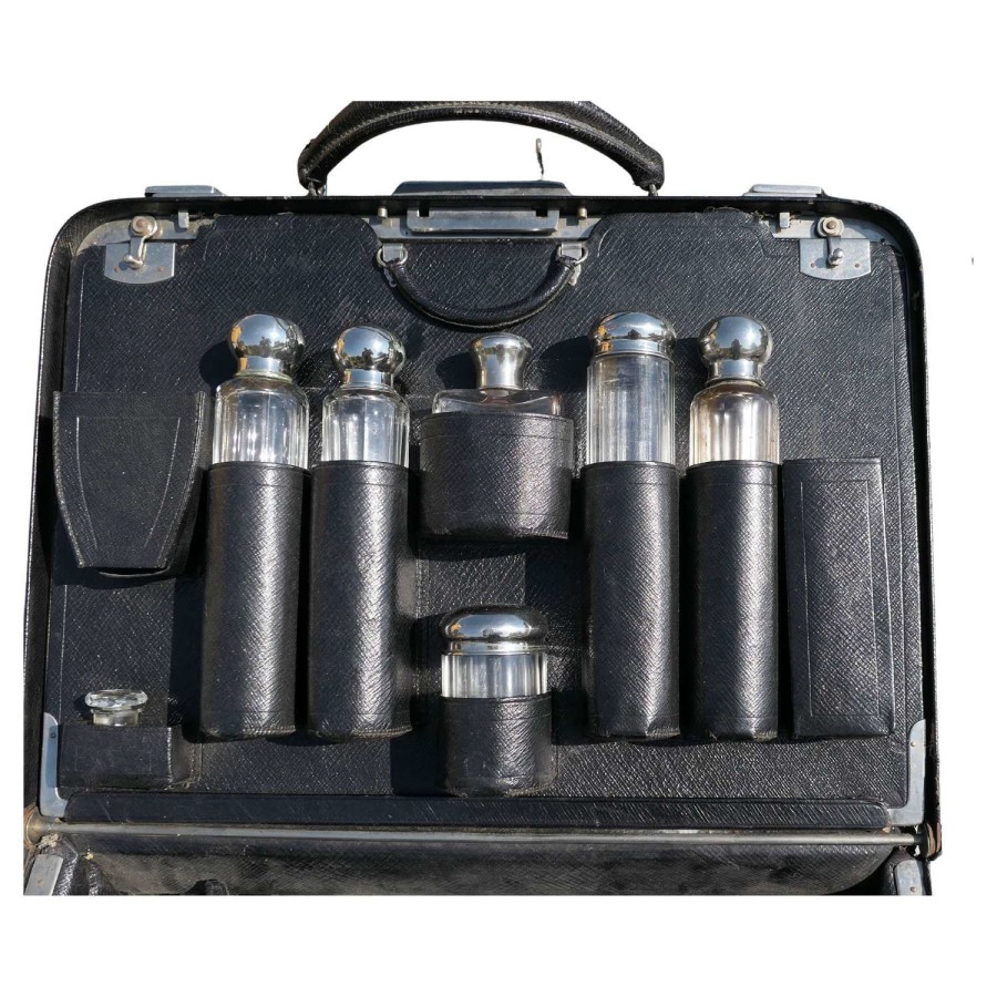 French Fitted Gentleman’s Travelling Dressing Case, in Leather