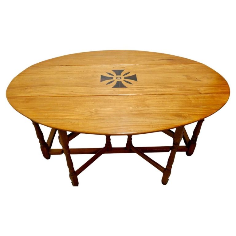 Large French Gate Leg Dining Table This is a large table with doubl