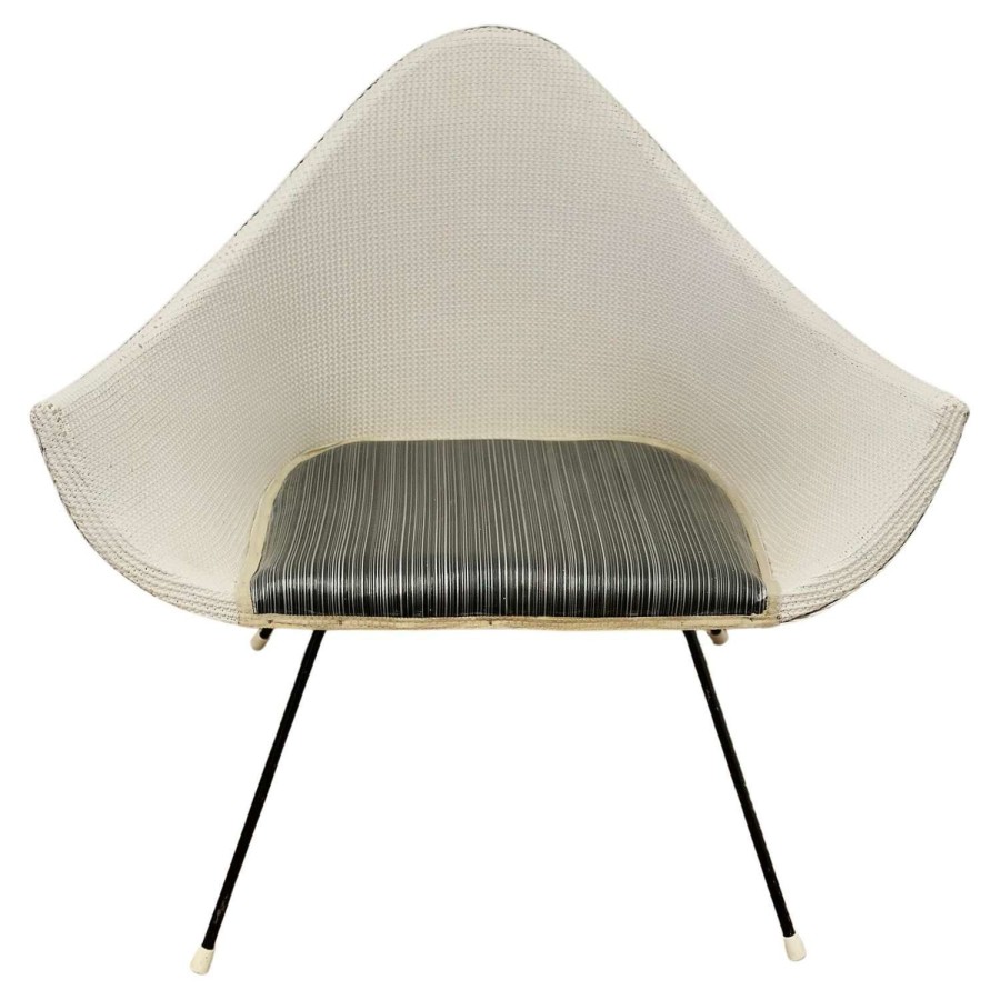 Lloyd Loom 1960s “Stingray” Retro Arm Chair A Quirky statement piece of its ti