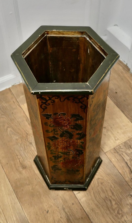 Octagonal Chinoiserie Umbrella Stand A very attractive piece made in wood and d - Image 6