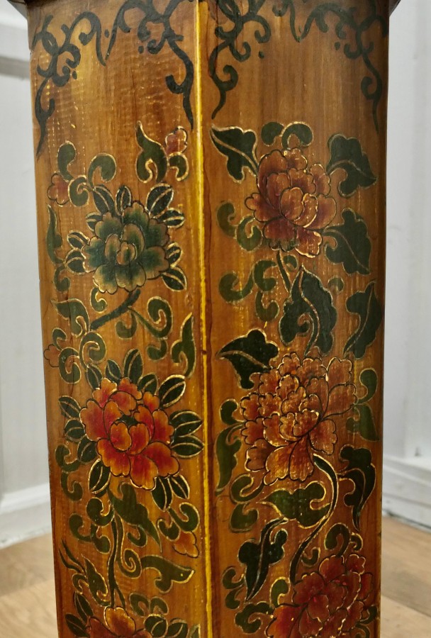 Octagonal Chinoiserie Umbrella Stand A very attractive piece made in wood and d - Image 7