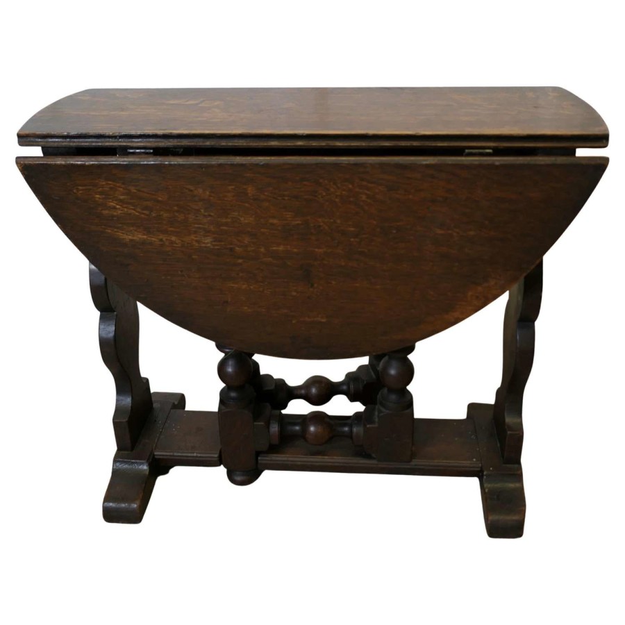 Oval Oak Gate Leg Coffee or Occasional Table This a good and sturdy piece