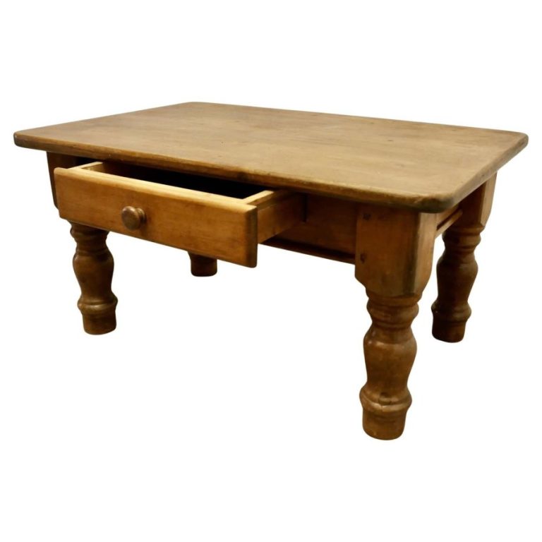 Pine Farmhouse Coffee Table This is a good farmhouse table