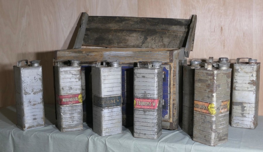 Rare Vintage Luciline Fuel Cans and Advertising Crate Dating from the - Image 7