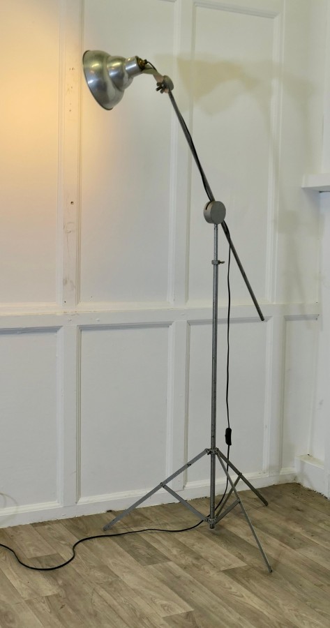 Vintage Metal Telescopic Adjustable Floor Lamp - Image 3