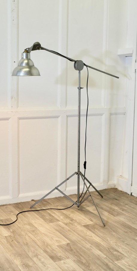 Vintage Metal Telescopic Adjustable Floor Lamp - Image 4