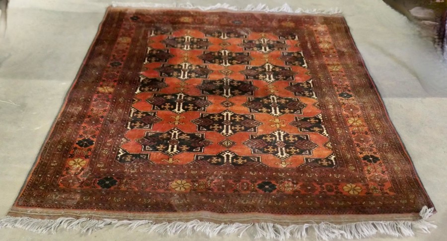Vintage Traditional Pattern Wool Carpet A superb looking piece - Image 8