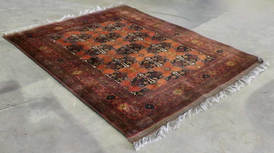 Vintage Traditional Pattern Wool Carpet A superb looking piece - Image 9