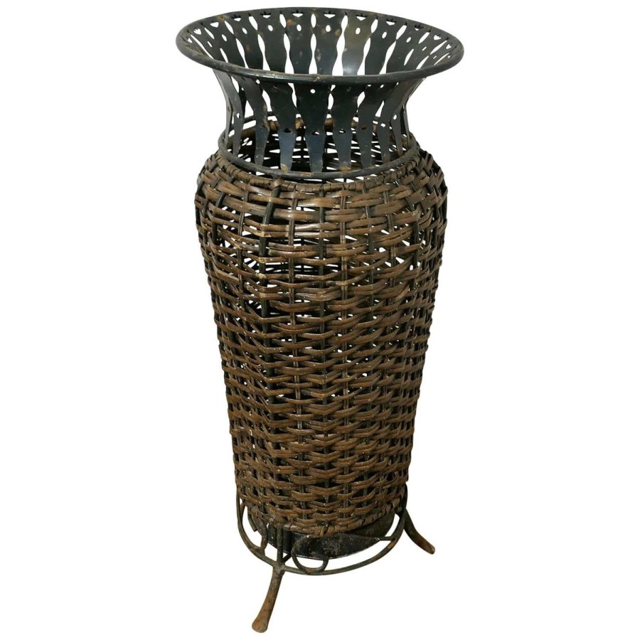 Woven Willow Stick of Umbrella Stand A lovely country piece