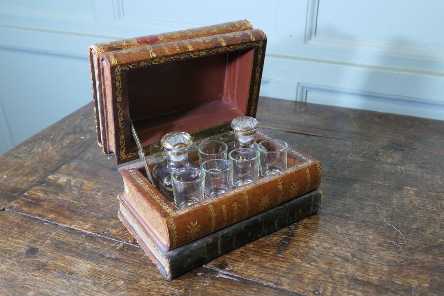 Vintage Novelty Ceramic Trompe-L’oeil Cave de Liqueur - Image 3