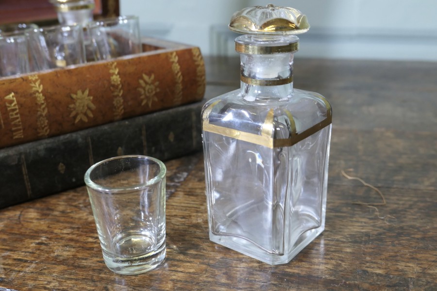 Vintage Novelty Ceramic Trompe-L’oeil Cave de Liqueur - Image 4