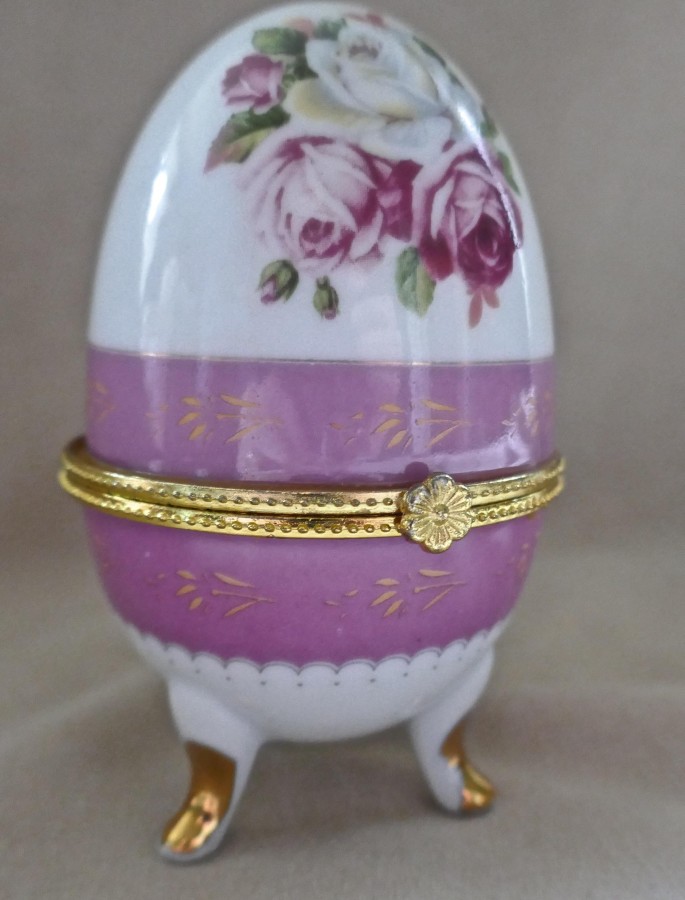 Vintage Rose Chintz Egg Shaped Ceramic Trinket Box with Hinged Lid - Image 7