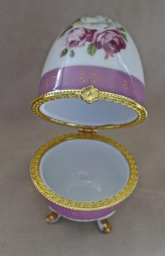 Vintage Rose Chintz Egg Shaped Ceramic Trinket Box with Hinged Lid - Image 10