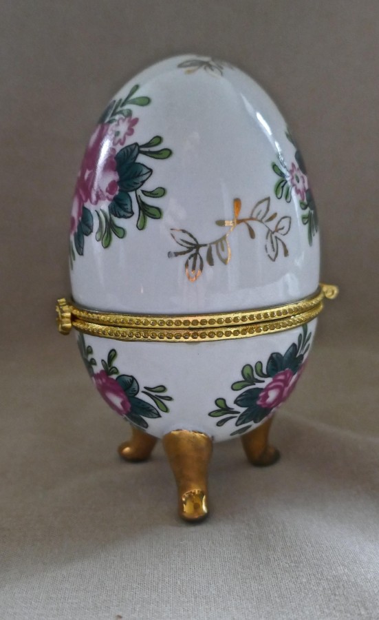 Vintage Rose Chintz Egg Shaped Ceramic Trinket Box with Hinged Lid - Image 3