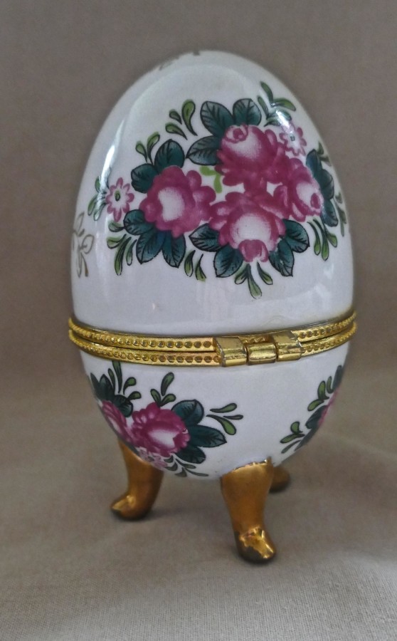 Vintage Rose Chintz Egg Shaped Ceramic Trinket Box with Hinged Lid - Image 4