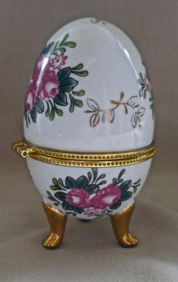 Vintage Rose Chintz Egg Shaped Ceramic Trinket Box with Hinged Lid - Image 5