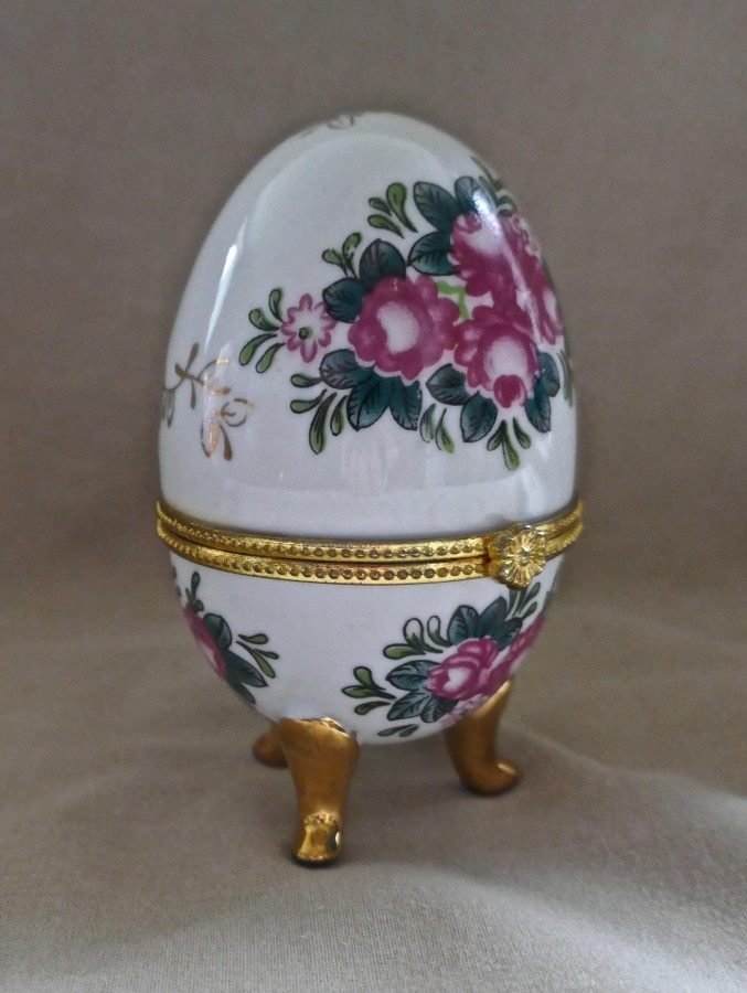 Vintage Rose Chintz Egg Shaped Ceramic Trinket Box with Hinged Lid - Image 6