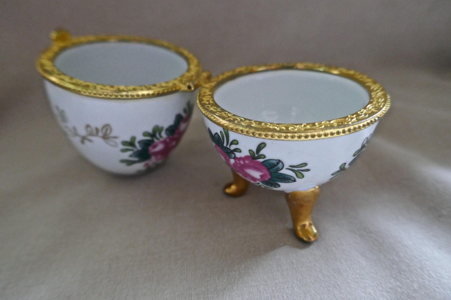 Vintage Rose Chintz Egg Shaped Ceramic Trinket Box with Hinged Lid - Image 7