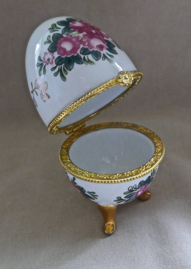 Vintage Rose Chintz Egg Shaped Ceramic Trinket Box with Hinged Lid - Image 8